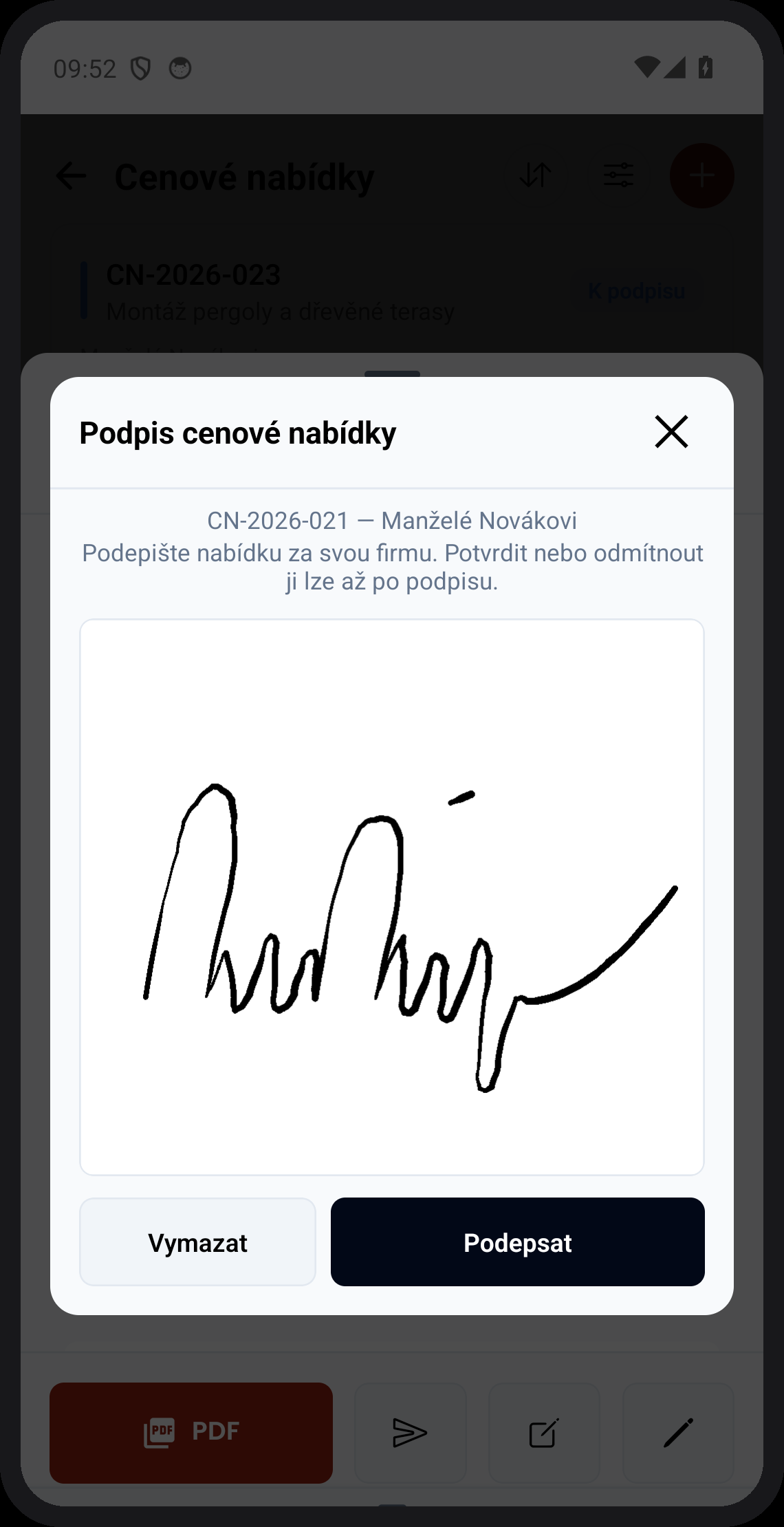 Podpis cenové nabídky prstem na telefonu